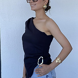 Toka detaylı siyah bluz